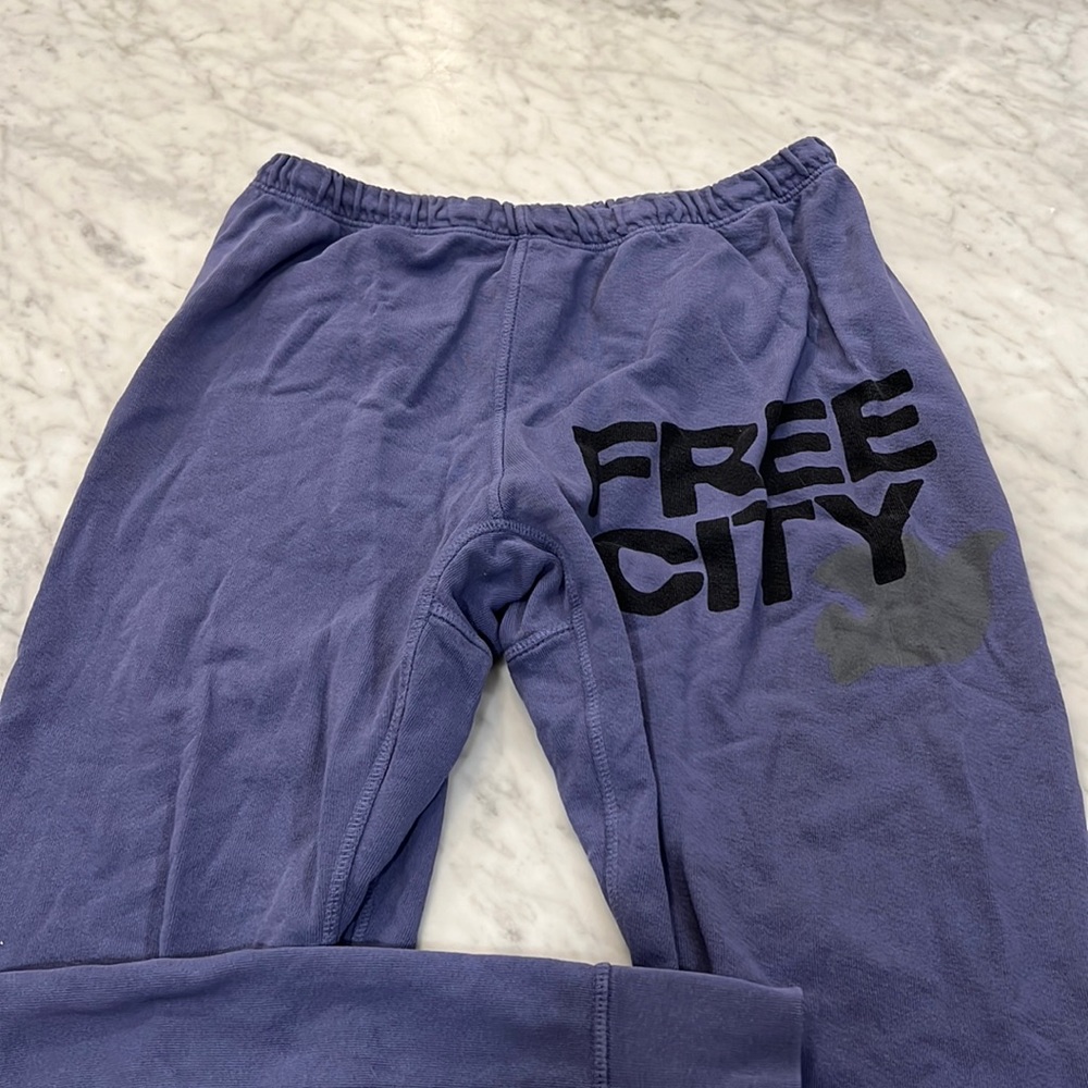 Free city sweatpants
